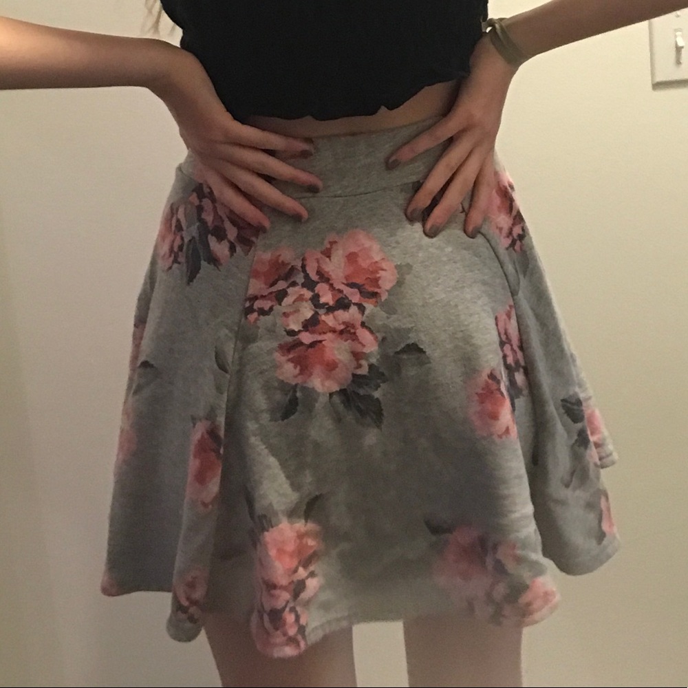 Grey skirt w flowers 🌸